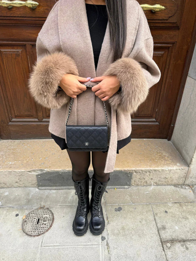 Manteau Élégant Ceinturé avec Poignets en Fausse Fourrure Avenora® - Vue 2